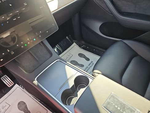 Used 2022 Tesla Model Y Performance image 30