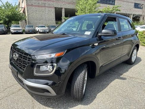Used 2021 Hyundai Venue SE FWD image 3