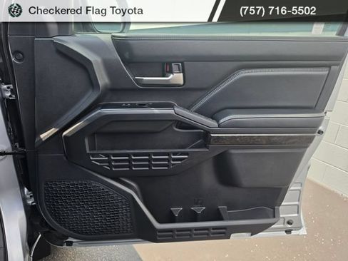 Used 2025 Toyota Tacoma Limited AWD/4WD image 28