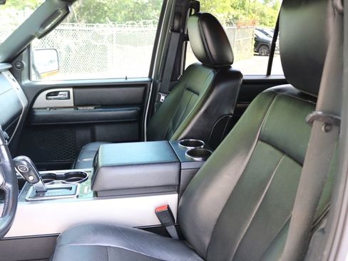 Used 2017 Ford Expedition Limited w/ Equipment Group 301A RWD image 14
