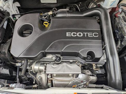 Used 2021 Chevrolet Equinox LS image 22