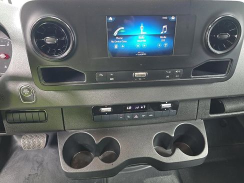 Used 2024 Mercedes-Benz Sprinter 2500 image 8