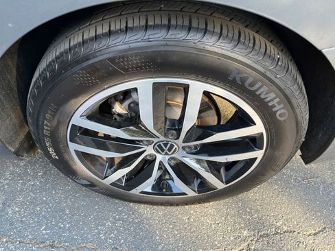 Used 2025 Volkswagen Jetta SE image 31