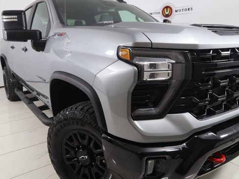 Used 2025 Chevrolet Silverado 2500 ZR2 image 18