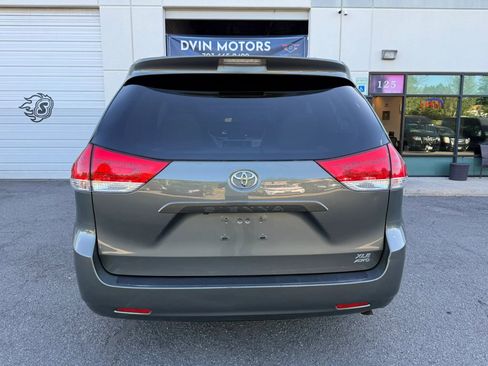 Used 2014 Toyota Sienna XLE AWD/4WD image 13
