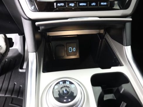 Used 2023 Ford Explorer XLT w/ XLT Sport Appearance Package AWD/4WD image 59