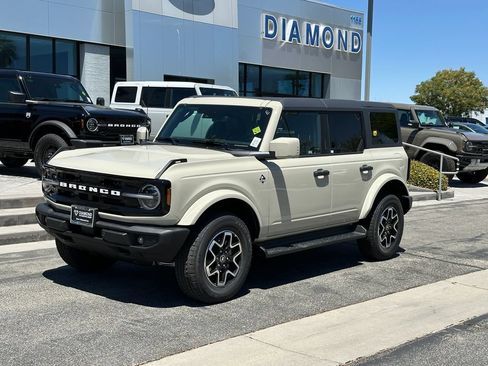 New 2026 Ford Bronco Outer Banks AWD/4WD image 2