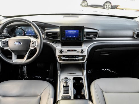 Used 2021 Ford Explorer XLT w/ Equipment Group 202A image 12