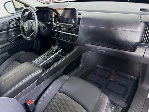 Certified 2024 Nissan Pathfinder SV w/ Black Appearance Package FWD image 33