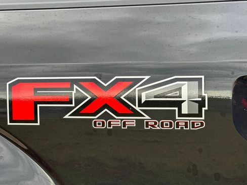 Used 2015 Ford F150 Platinum w/ Equipment Group 701A Luxury image 33