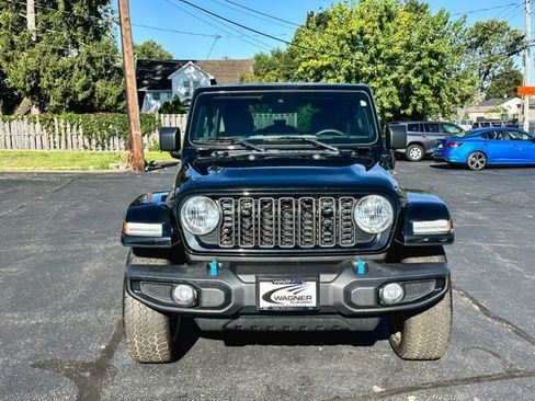Used 2024 Jeep Wrangler Unlimited AWD/4WD image 2