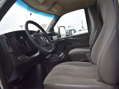 Used 2015 Chevrolet Express 3500 Extended image 18