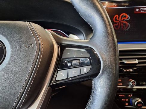 Used 2022 BMW 530i xDrive w/ Premium Package image 19