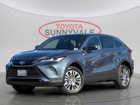 Used 2023 Toyota Venza Limited image 2