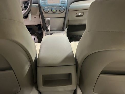 Used 2010 Toyota Camry FWD image 31