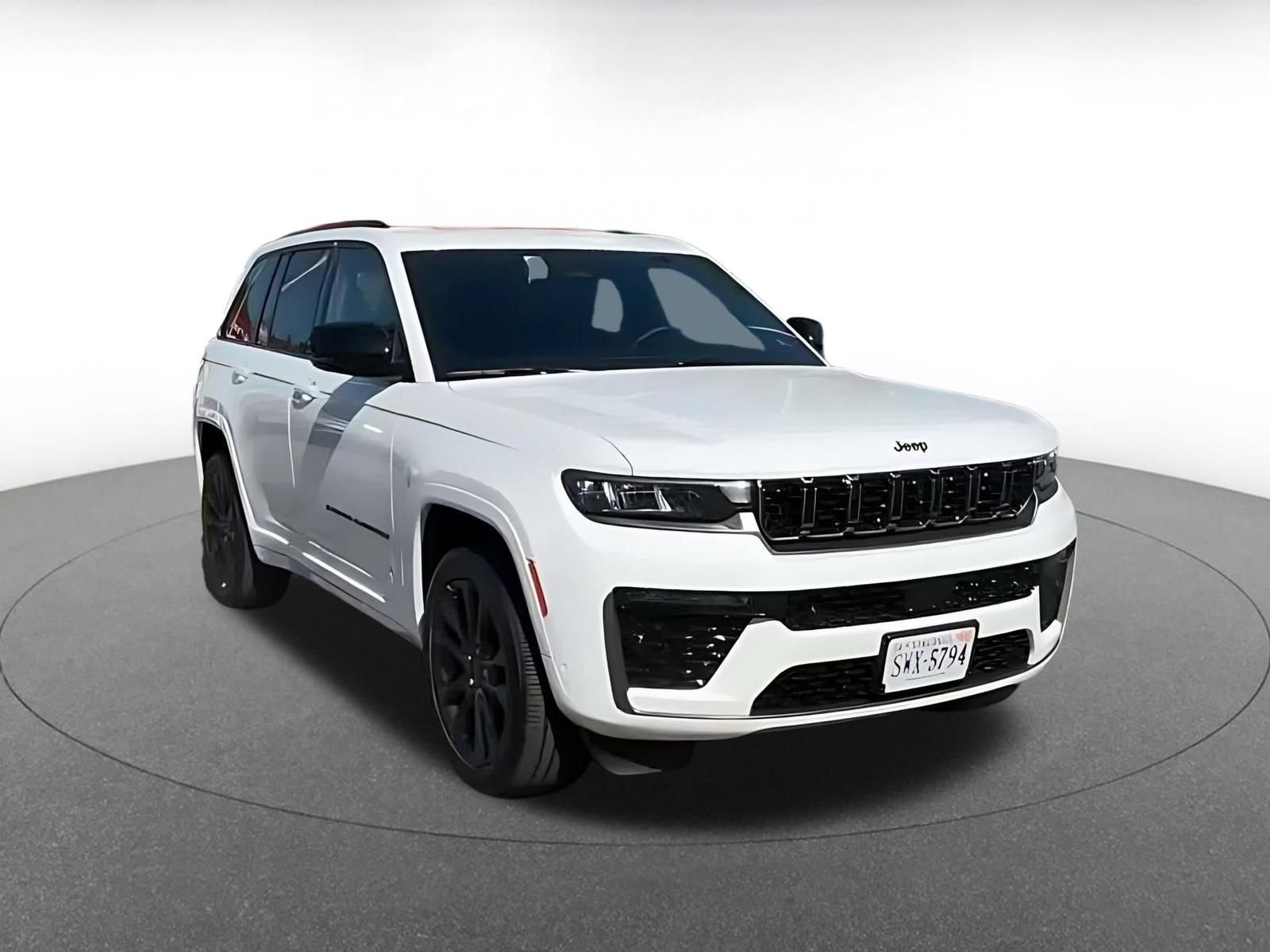 Used 2026 Jeep Grand Cherokee Limited AWD/4WD image 2
