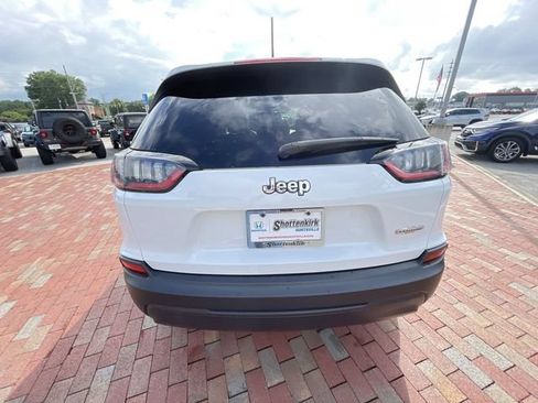 Used 2021 Jeep Cherokee Latitude FWD image 30