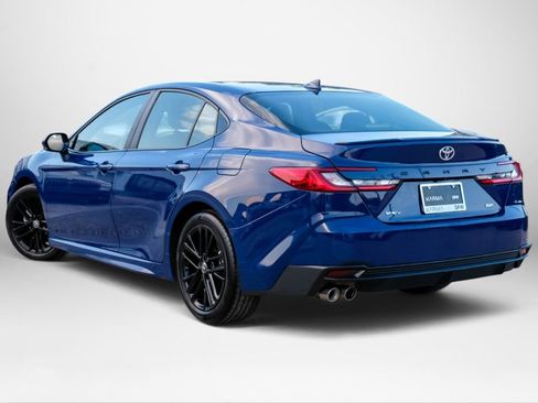 Used 2025 Toyota Camry SE FWD image 8