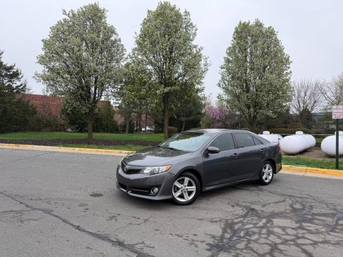 Used 2012 Toyota Camry SE image 1