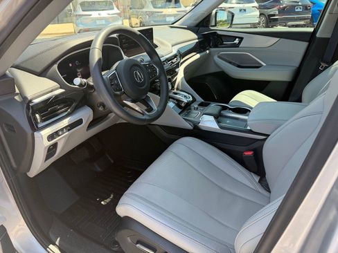 Certified 2024 Acura MDX FWD w/ Technology Package image 3