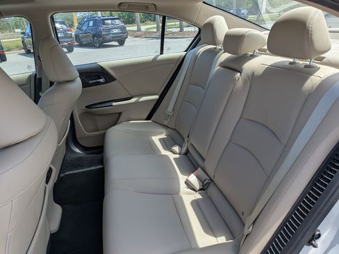 Used 2015 Honda Accord Touring image 11