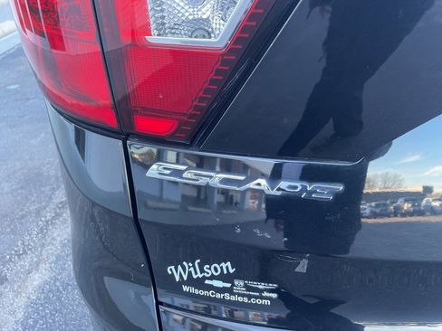 Used 2019 Ford Escape SE image 8