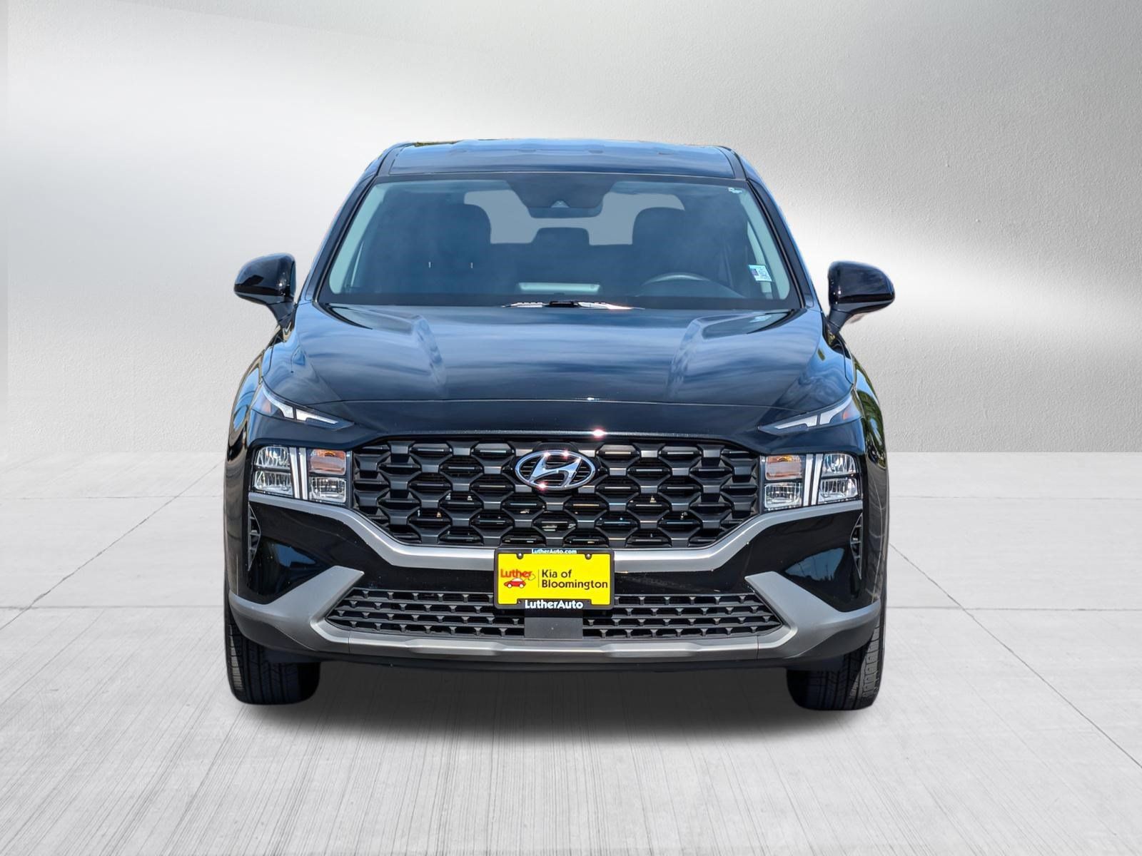 Used 2022 Hyundai Santa Fe SE FWD image 2