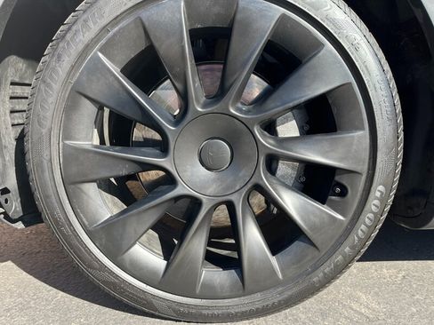 Used 2022 Tesla Model Y Long Range AWD/4WD image 34