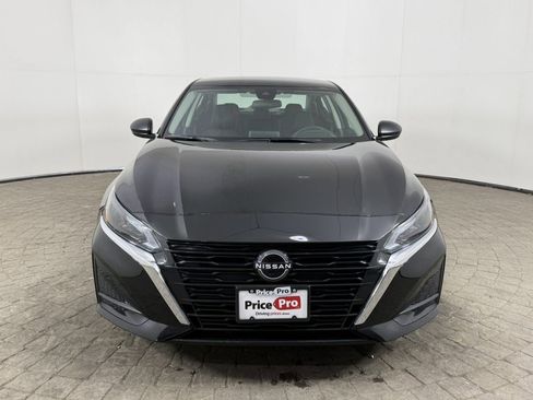 Used 2025 Nissan Altima 2.5 SV image 2