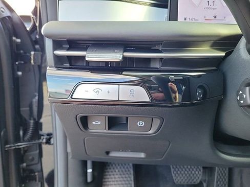 Used 2025 Genesis G80 2.5T image 22