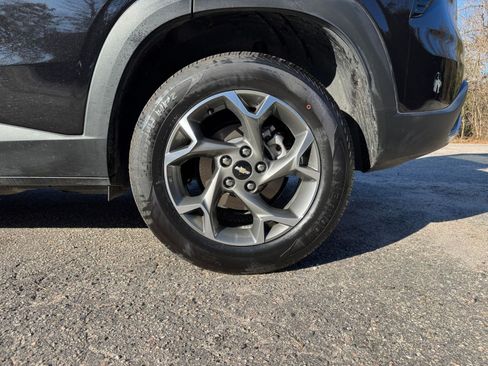 Used 2025 Chevrolet Trax LT w/ LT Convenience Package image 24