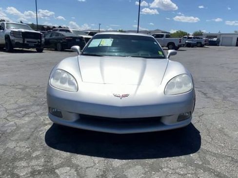 Used 2006 Chevrolet Corvette Coupe w/ Preferred Equipment Group RWD image 3