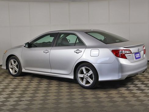 Used 2013 Toyota Camry SE w/ Leather Pkg FWD image 8