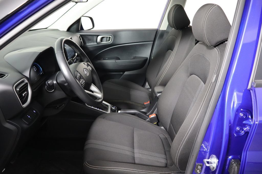 Used 2025 Hyundai Venue SEL FWD image 14