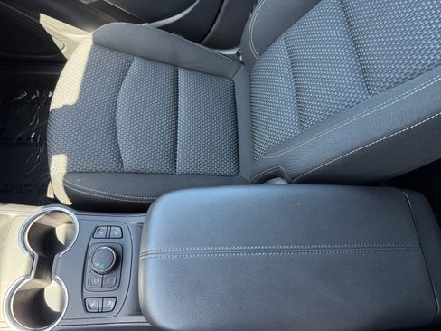 Used 2022 GMC Terrain SLE w/ Driver Convenience Package FWD image 14
