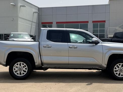 Used 2024 Toyota Tacoma SR5 AWD/4WD image 6
