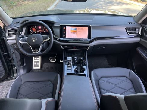 Used 2025 Volkswagen Atlas Peak Edition SE image 23