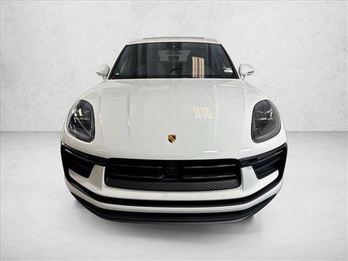 Certified 2026 Porsche Macan AWD/4WD image 6