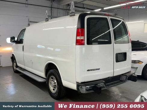 Used 2018 Chevrolet Express 2500 w/ Driver Convenience Package RWD image 10