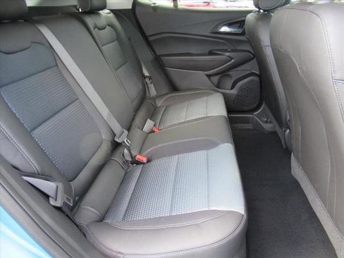 New 2026 Chevrolet Trax LT w/ Sunroof Package image 31