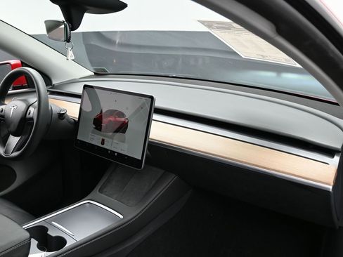 Used 2023 Tesla Model Y Long Range image 38