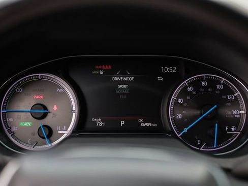 Used 2023 Toyota Venza LE AWD/4WD image 48