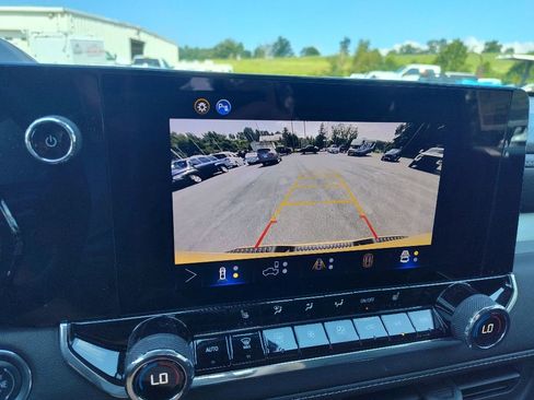 Used 2025 Chevrolet Colorado LT w/ LT Convenience Package image 16