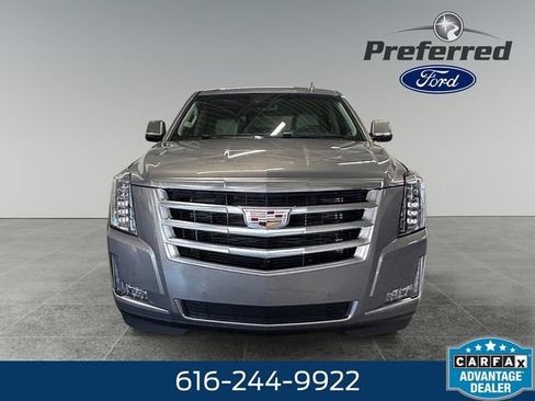 Used 2018 Cadillac Escalade Luxury AWD/4WD image 11
