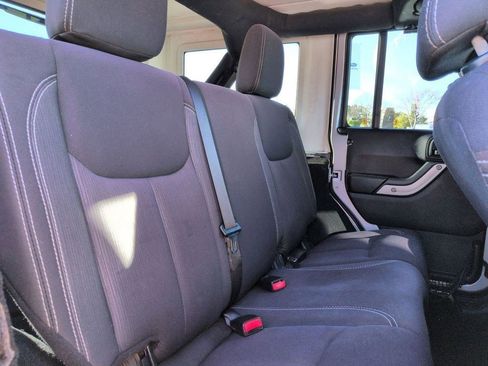 Used 2014 Jeep Wrangler Unlimited Sahara w/ Connectivity Group AWD/4WD image 25
