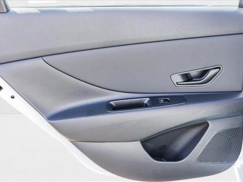 New 2025 Hyundai Elantra SEL image 22