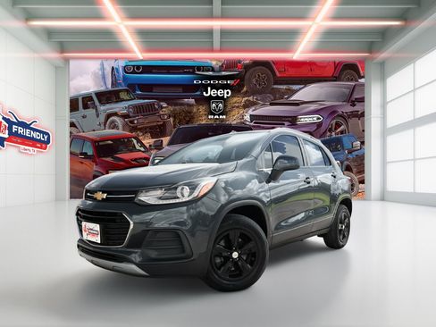 Used 2021 Chevrolet Trax LT image 1