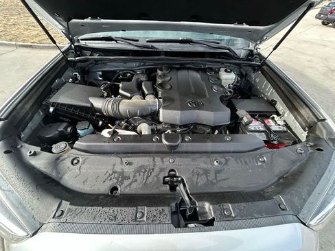 Used 2018 Toyota 4Runner SR5 w/ Wilderness Package image 33