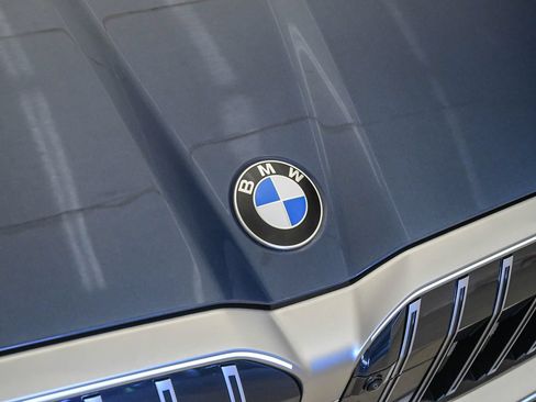 Used 2026 BMW 530i w/ Premium Package RWD image 7