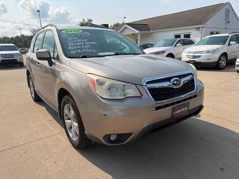 Used 2014 Subaru Forester 2.5i Limited AWD/4WD image 2